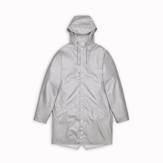 This rain jacket is a long version of Rains' classic rain jacket, featuring a placket with snap fastenings for closure, hood with built-in cap and two side pockets with snaps.
