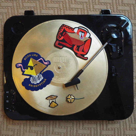 Hand-embroidered 4 Chances lapel pin by Parisian fashion accessory brand Macon et Lesquoy. Measuring approximately 25mm by 25mm, the Light Heart is part of their 'Rock like an Egyptian' Collection.