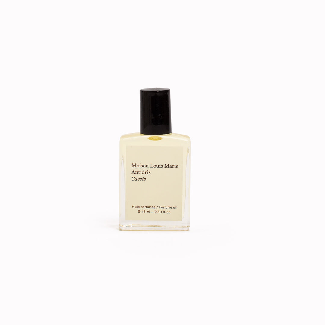 Cassis, White Rose and Bergamot are the standout notes with the fragrance having fruity Bergamot and Cassis, with a green White Rose and warm Oakmoss and Musk base. The scent is floral and is described by Maison Louis Marie as a more feminine scent.