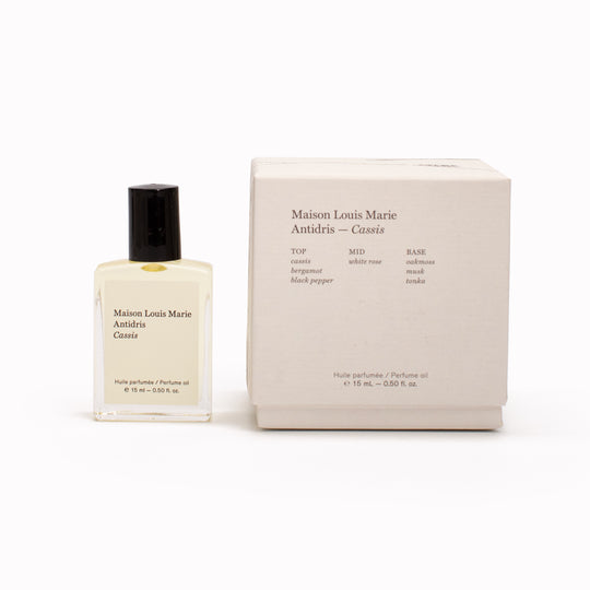 Cassis, White Rose and Bergamot are the standout notes with the fragrance having fruity Bergamot and Cassis, with a green White Rose and warm Oakmoss and Musk base. The scent is floral and is described by Maison Louis Marie as a more feminine scent.