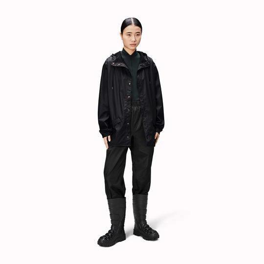 Contemporary unisex rain jacket from Danish Outerwear and Lifestyle company Rains. This black jacket is characterized by a minimal silhouette with high functionality.