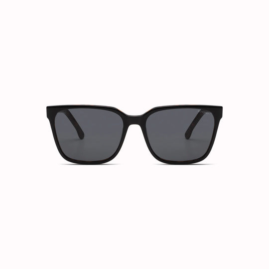 Strong lines, elegant and fine. The Cole makes sure to bring out your best features with its fine acetate frame. The Cole Black Tortoise sunglasses feature a black frame edged with tortoiseshell in Eco Acetate and solid smoke lenses. Subtly striking.