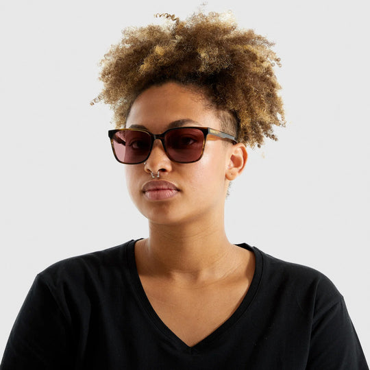 Worn by model. Strong lines, elegant and fine. The Cole sunglesses from Komono make sure to bring out your best features with their fine acetate frame. Desert Dust is a golden-brown frame colour, which looks really striking with the solid burgundy lenses.