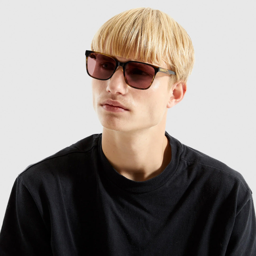 Worn by model. Strong lines, elegant and fine. The Cole sunglesses from Komono make sure to bring out your best features with their fine acetate frame. Desert Dust is a golden-brown frame colour, which looks really striking with the solid burgundy lenses.