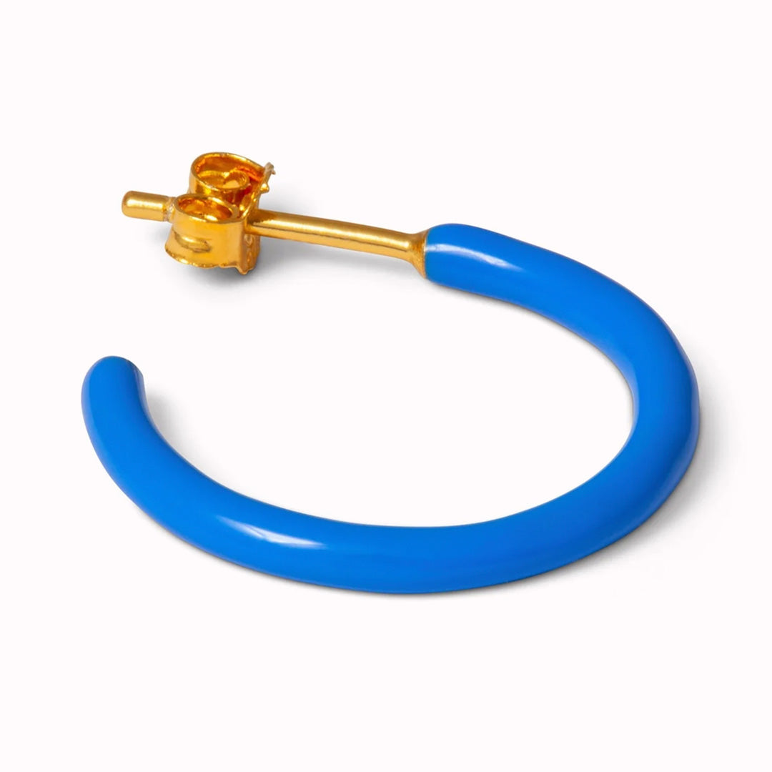Bluepair of bright and colourful hoop earrings from Lulu Copenhagen