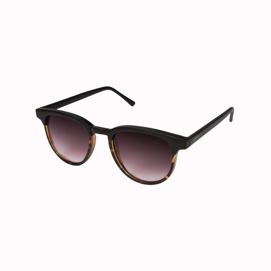 Sideways View, The Francis Black Tortoise offers unparalleled style and protection with a 139.5mm x 47.3mm Bio Nylon Frame, 100% UV400 lenses, and scratch-resistant PC lens. Featuring a frame that is matt black across the top and arms and tortoiseshell underneath paired with gradient smoke lenses, these sunglasses are both elegant and modern.