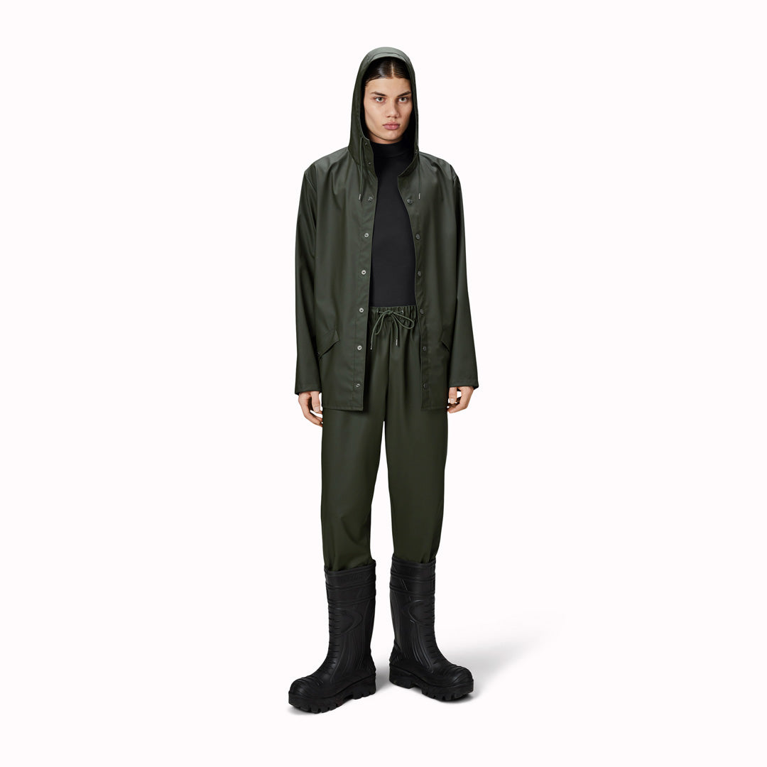 Contemporary unisex rain jacket from Danish Outerwear and Lifestyle company Rains. This green jacket is characterized by a minimal silhouette with high functionality.