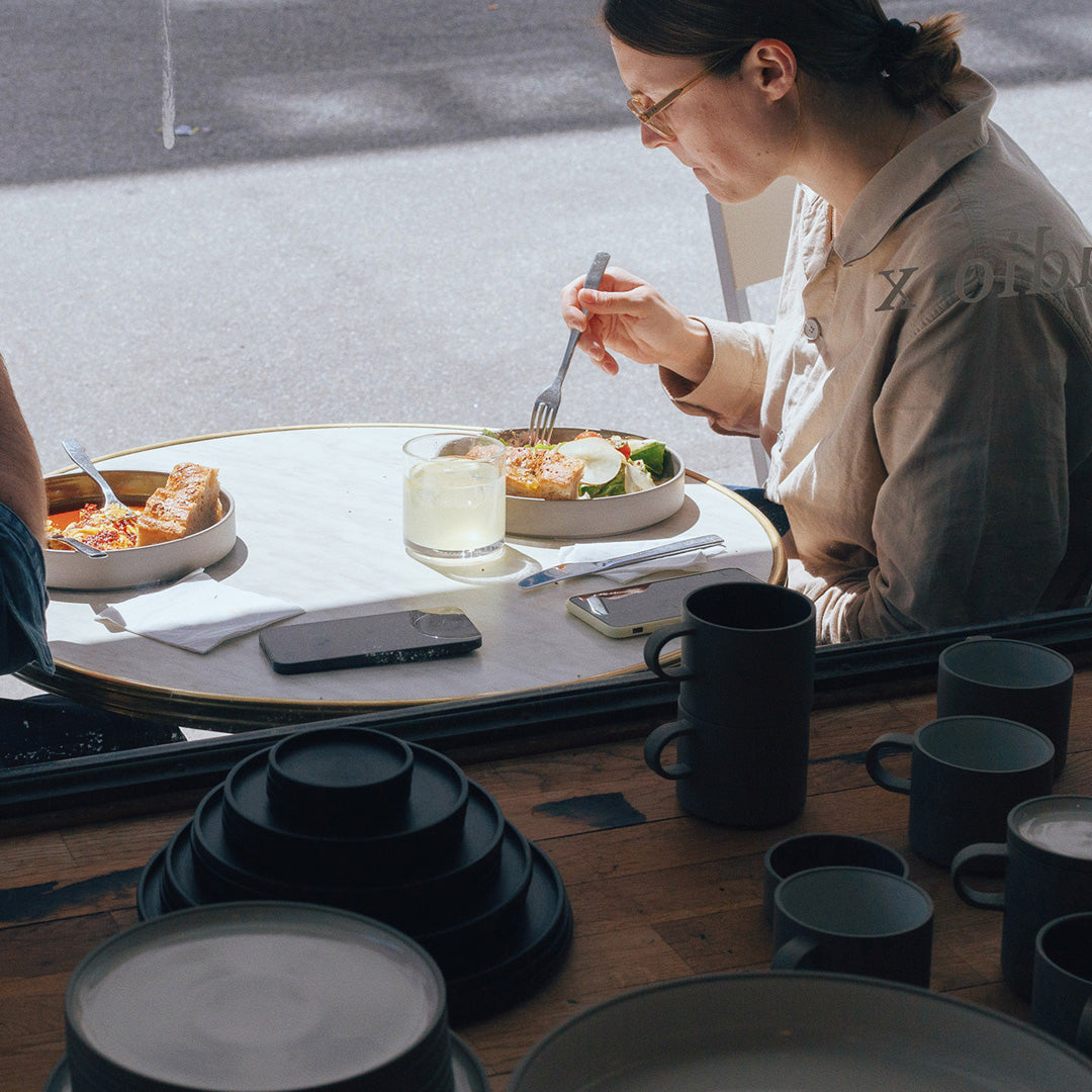 Medium Serving Plate | Matt Black | D. 185mm