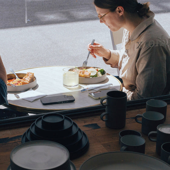 Medium Serving Plate | Matt Black | D. 185mm