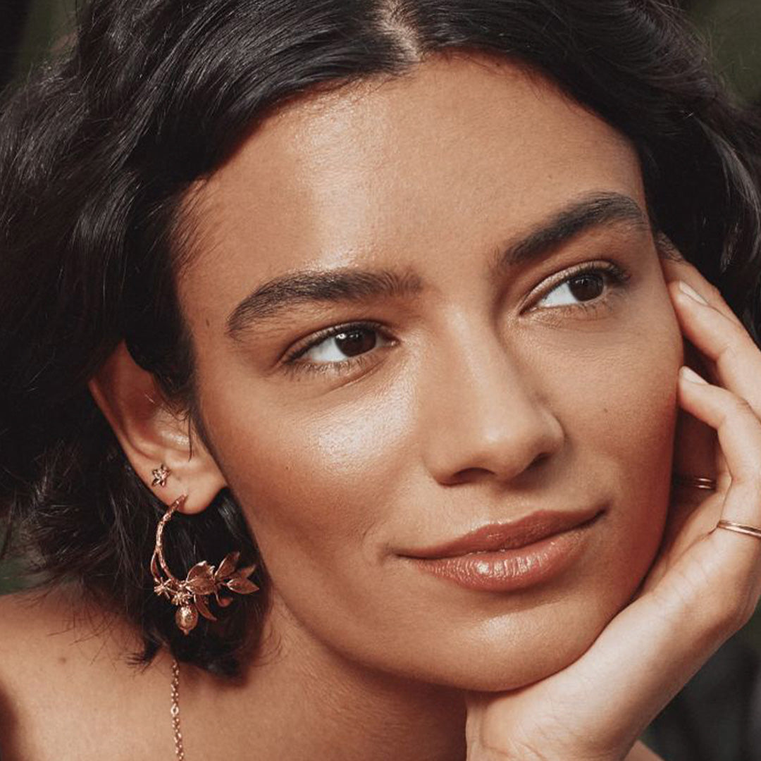 Pretty Lemon Blossom Single stud earring in a choice of 22ct Gold Plated or Sterling Silver from Alex Monroe's 'La Dolce Vita' collection. Inspired by long warm days in Italy, and the scents of summer fruits. Perfect for mixing and matching with other Alex Monroe earrings.