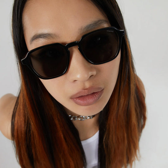 Worn by model. The Matty is an elegant frame with rectangular shaped lenses, and is a great shape to fit all kinds of faces. The frame is measured at a Medium size. These sunglasses are unisex, so are suitable for both men and women.  With a striking black frame edged with tortoiseshell, the Matty Black Tortoise is both modern and classic. A great look.