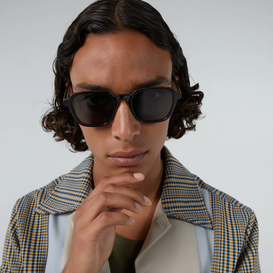 Worn by model. The Matty is an elegant frame with rectangular shaped lenses, and is a great shape to fit all kinds of faces. The frame is measured at a Medium size. These sunglasses are unisex, so are suitable for both men and women.  With a striking black frame edged with tortoiseshell, the Matty Black Tortoise is both modern and classic. A great look.