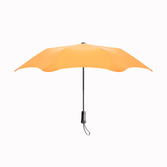 Crafted for portability and resilience, the Metro folding umbrella from Blunt is engineered to withstand challenging weather conditions.