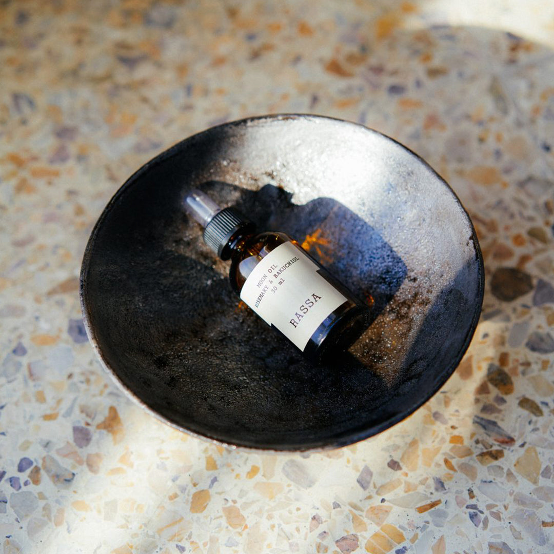 Powerful antioxidant facial oil for rejuvenated and luminous skin tone. Moisturizes and reduces the signs of aging,