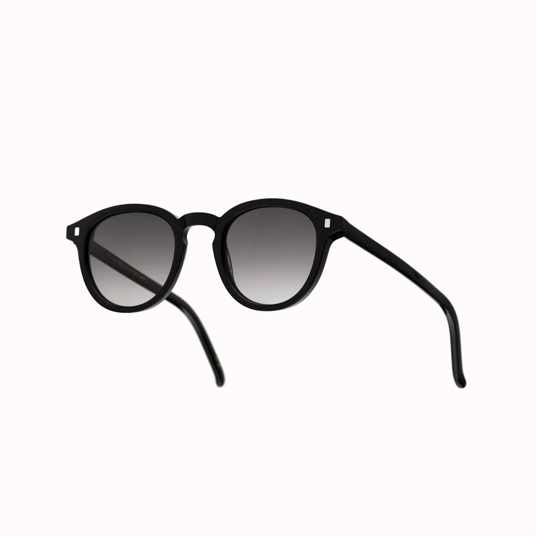 The Nelson continues to be a Monokel bestseller, year after year. Maybe it’s the soft rectangular lenses. Or maybe it’s the powerful versatility.