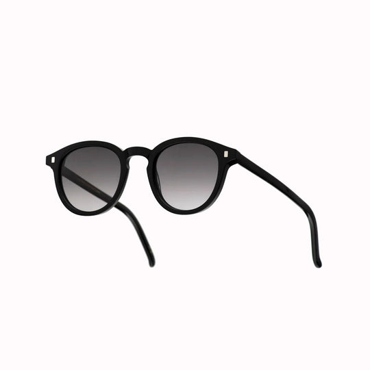 The Nelson continues to be a Monokel bestseller, year after year. Maybe it’s the soft rectangular lenses. Or maybe it’s the powerful versatility.