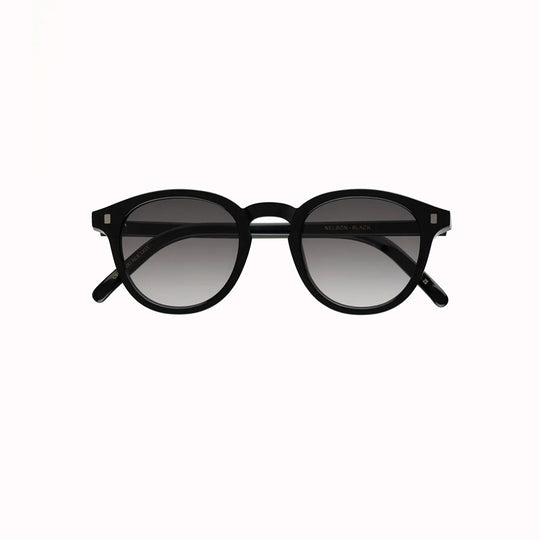 The Nelson continues to be a Monokel bestseller, year after year. Maybe it’s the soft rectangular lenses. Or maybe it’s the powerful versatility.