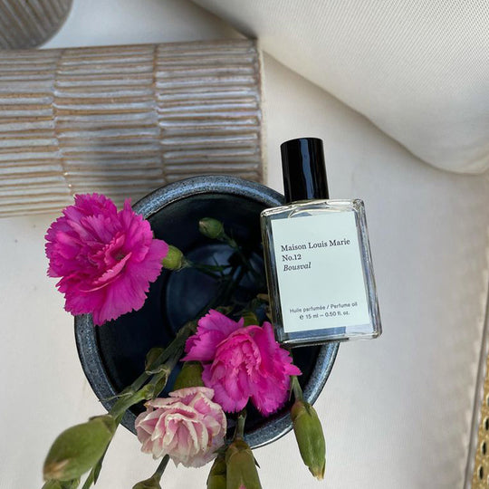 No12 Balincourt Roll on perfume lifestyle image.. Memories for enchanted summers from the founders mother's hometown of Bousval in Belgium make up the fragrance in this fresh and light perfume oil. Italian Bergamot, Valencia Orange, White Ginger Flower are the standout notes along with a little woody muskiness to keep it nice and contemporary.