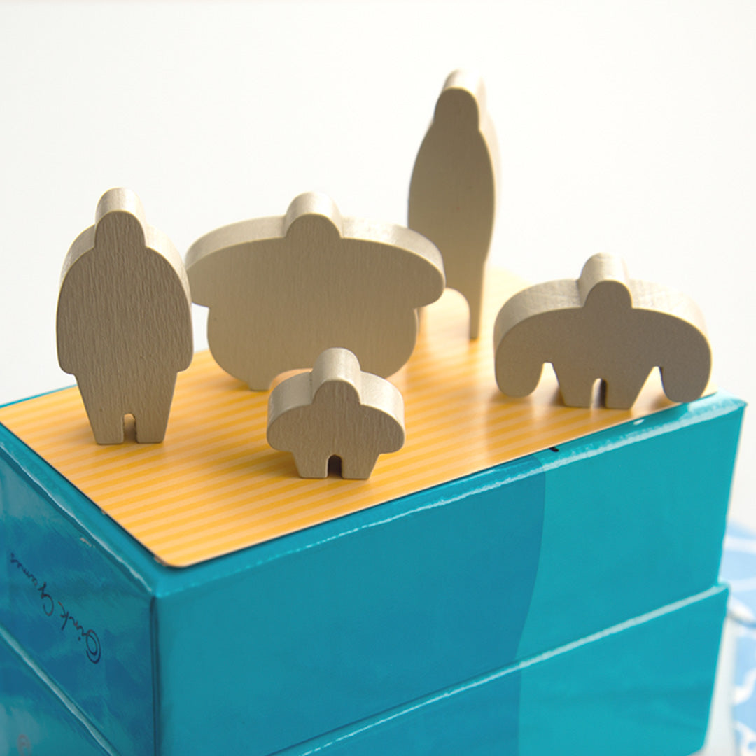 Game Detail - 5 rafters are collecting planks of wood to make their raft bigger. Try your best to instruct them to load the cargo into the raft. But be careful, the balance of the raft extensions is important!