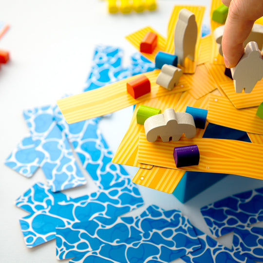 Game Detail - 5 rafters are collecting planks of wood to make their raft bigger. Try your best to instruct them to load the cargo into the raft. But be careful, the balance of the raft extensions is important!