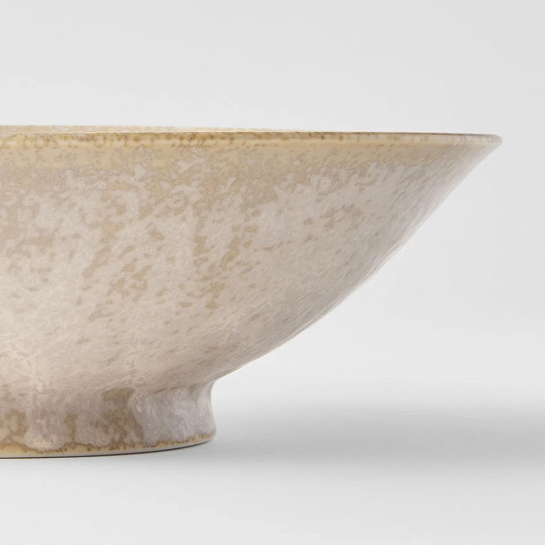 Designed and made in Japan, this ramen bowl is 25cm diameter and 7.5cm high. Made of 'Minoyaki' porcelain, fired at a high temperature and hand finished at the Taka kiln in Gifu prefecture, Japan. Detail Image