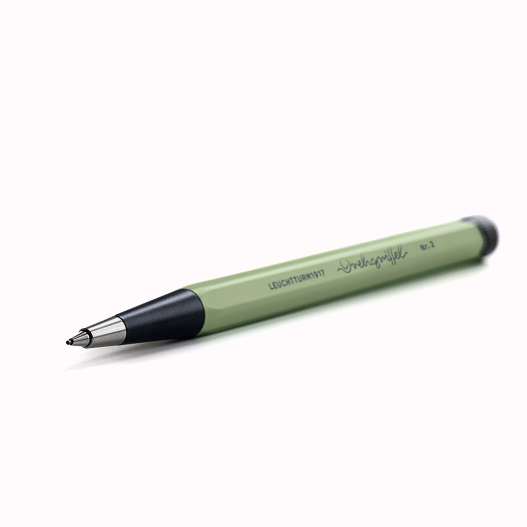 The Drehgriffel Nr. 2 features a twist mechanism for easy use, a lacquered steel fine tip, 0.7mm graphite lead of HB hardness, a refillable reservoir, and aluminium body with a length of 13cm. Logo lettering beautifully emphasizes its function and character.