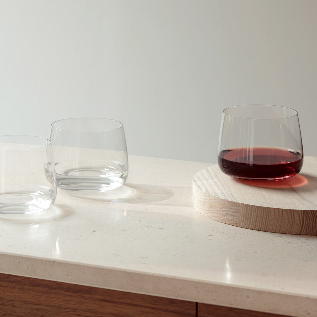 Metropolitan Tumbler is a contemporary wide and low everyday drinking glass with an angular profile. Durable and versatile, this tumbler can be used for a variety drinks including water, short cocktails and wine.