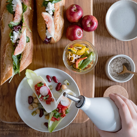 Table salad oil pourer by Kinto, using sandstone unique to the Hasami region in Japan. It gives the product a beautiful rough quality whilst also being delicate and a pleasure to use.