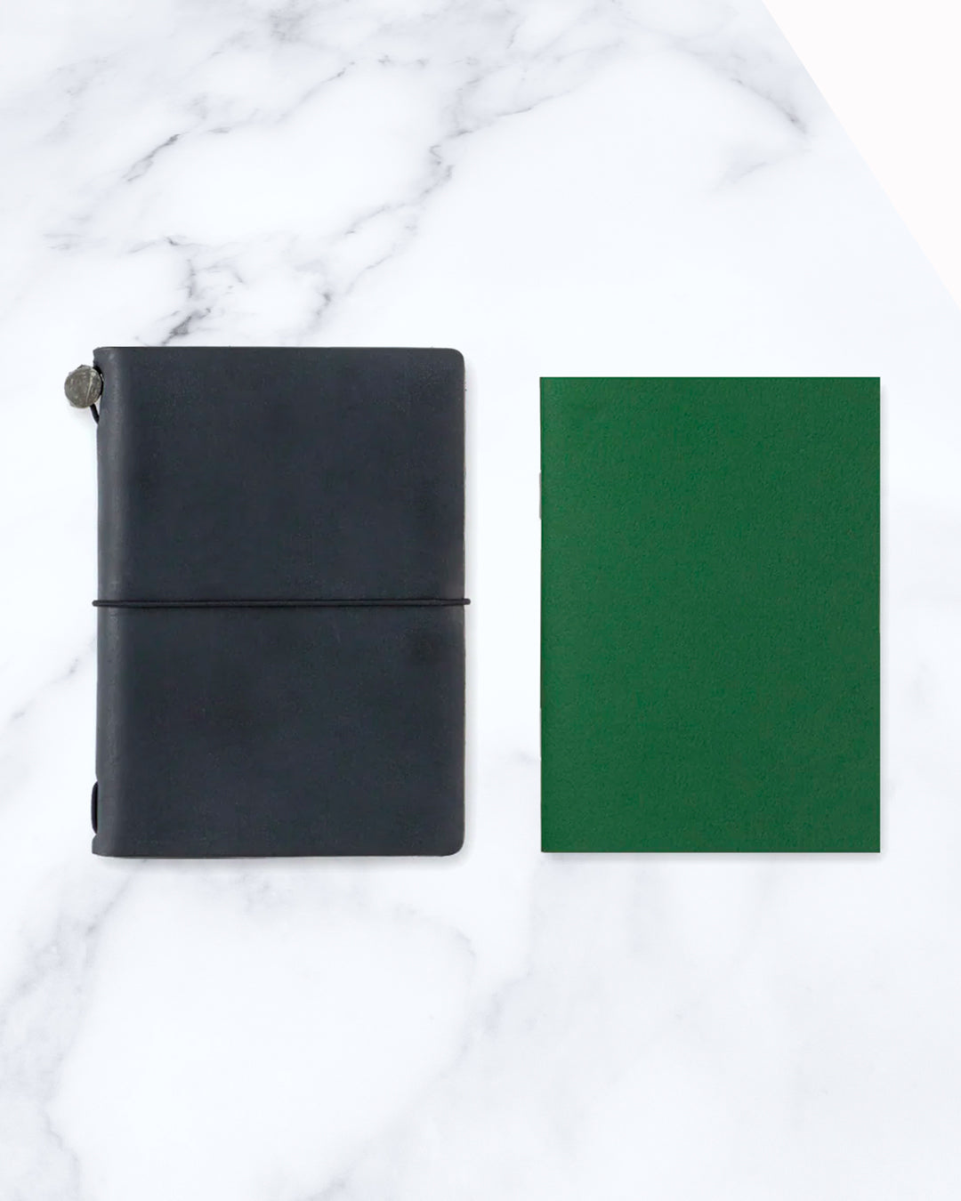 002 Dot Grid is an interchangeable refill for the Traveler’s Co notebook system.