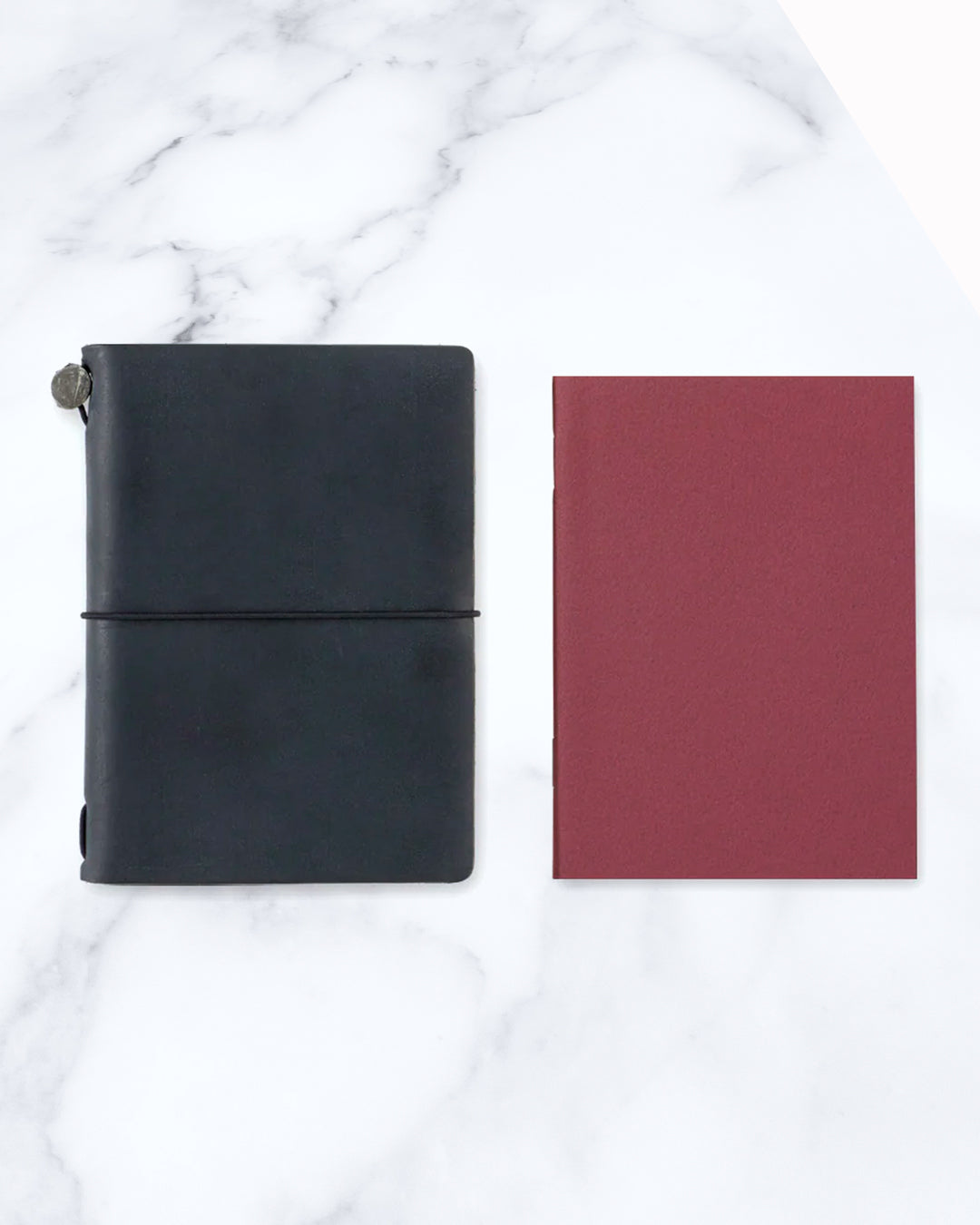 003 Plain Paper insert is an interchangeable refill for the Traveler’s Co Passport sized notebook system.