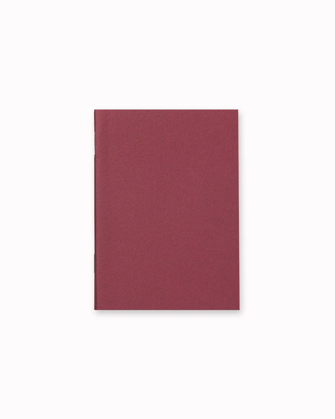 003 Plain Paper insert is an interchangeable refill for the Traveler’s Co Passport sized notebook system.