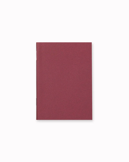 003 Plain Paper insert is an interchangeable refill for the Traveler’s Co Passport sized notebook system.