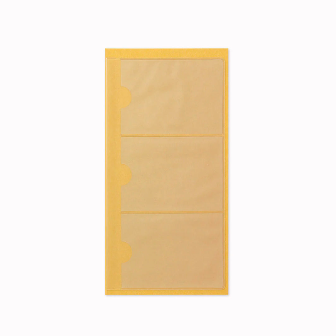 This Notebook Refill Card File is a dedicated refill designed for the TRAVELER’S notebook system that keeps small paper essentials in order.