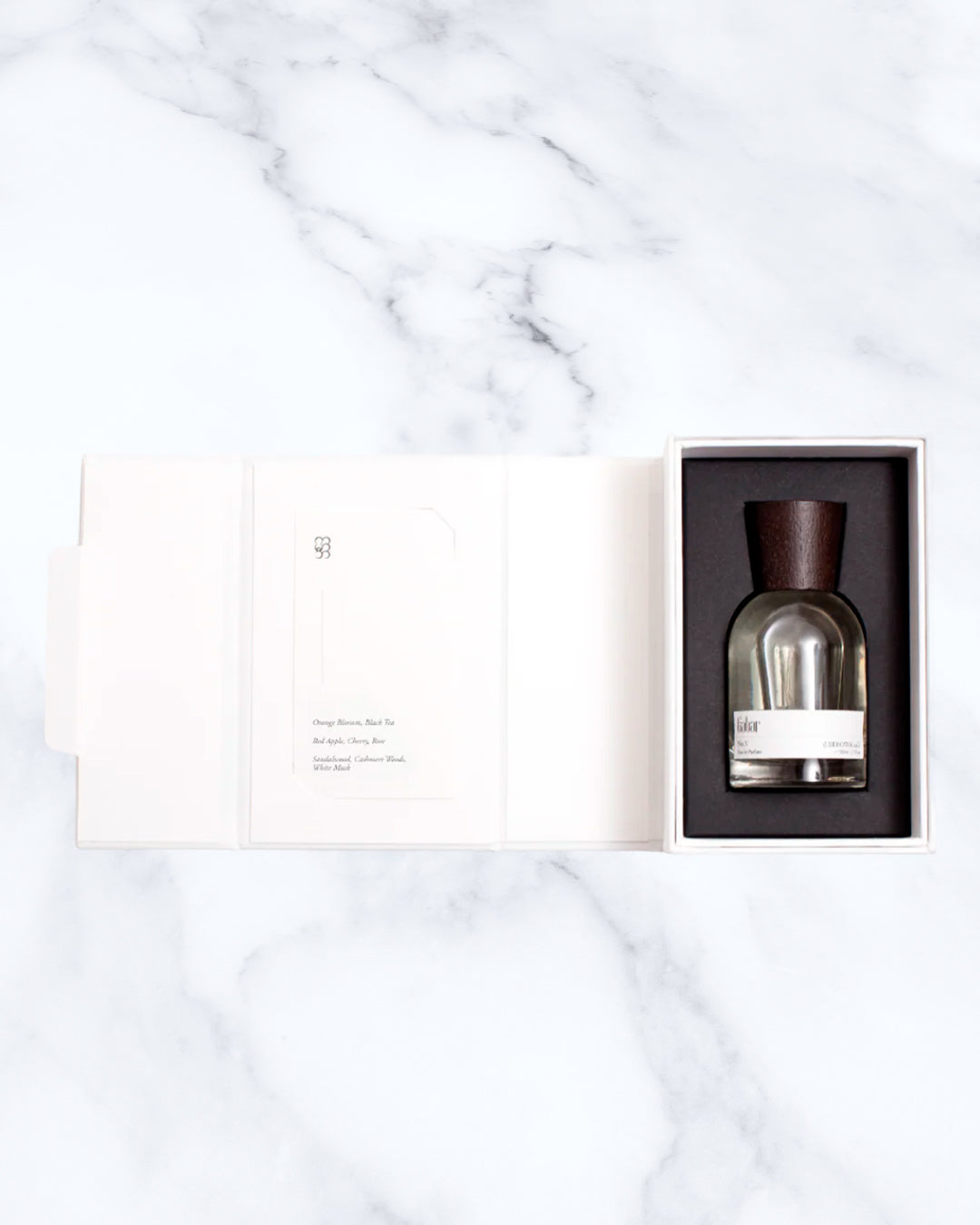 Lull No5 moves through soft florals, warm woods and gentle musk, built around a quiet, skin-close composition. It opens lightly floral before settling into a smoother, more powdery warmth that stays subtle rather than projecting outward.