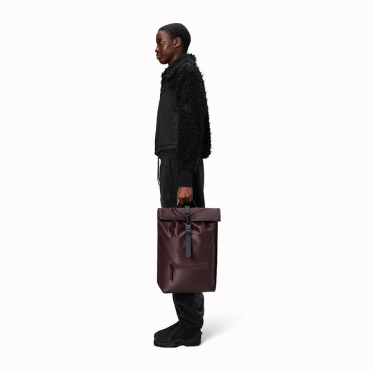 Rolltop Rucksack is Rains’ take on a cycling backpack. Made from Rains’ signature waterproof fabric, this functional backpack has a roll-top closure with an adjustable strap featuring a loop for a bike lock or similar. 