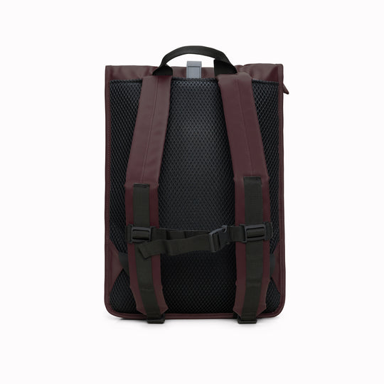 Rolltop Rucksack is Rains’ take on a cycling backpack. Made from Rains’ signature waterproof fabric, this functional backpack has a roll-top closure with an adjustable strap featuring a loop for a bike lock or similar. 