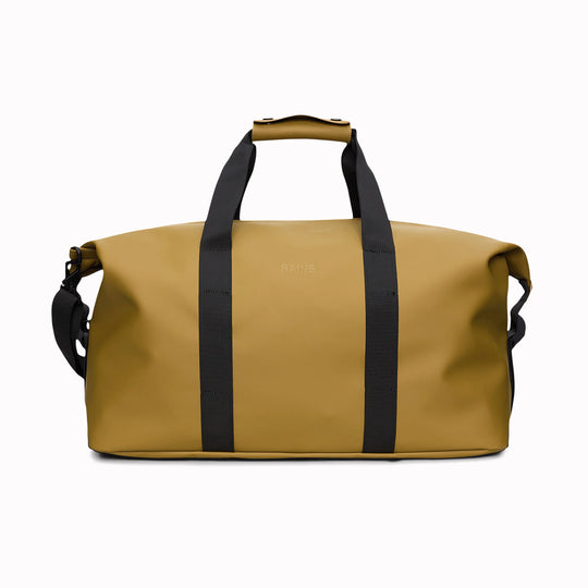 Hilo Weekend Bag by Rains is a great size for use as a contemporary gym or overnight bag. This Dawn colourway is from their SS26 collection of fashion colours.