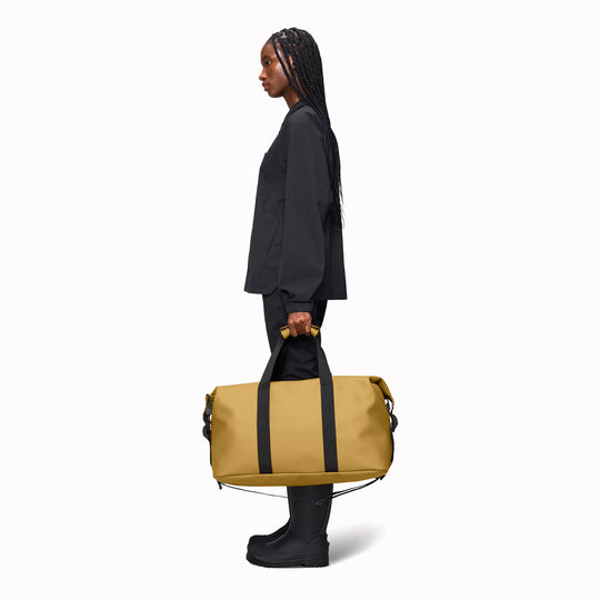 As Worn - Hilo Weekend Bag by Rains is a great size for use as a contemporary gym or overnight bag. This Dawn colourway is from their SS26 collection of fashion colours.