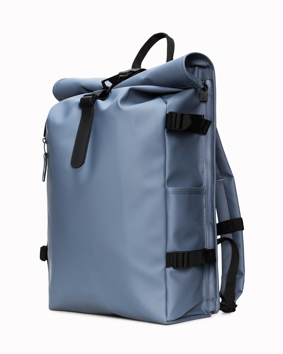 The Rolltop Rucksack Large expands on one of Rains’ most recognisable designs, combining a generous capacity with a clean, weather-ready silhouette. 