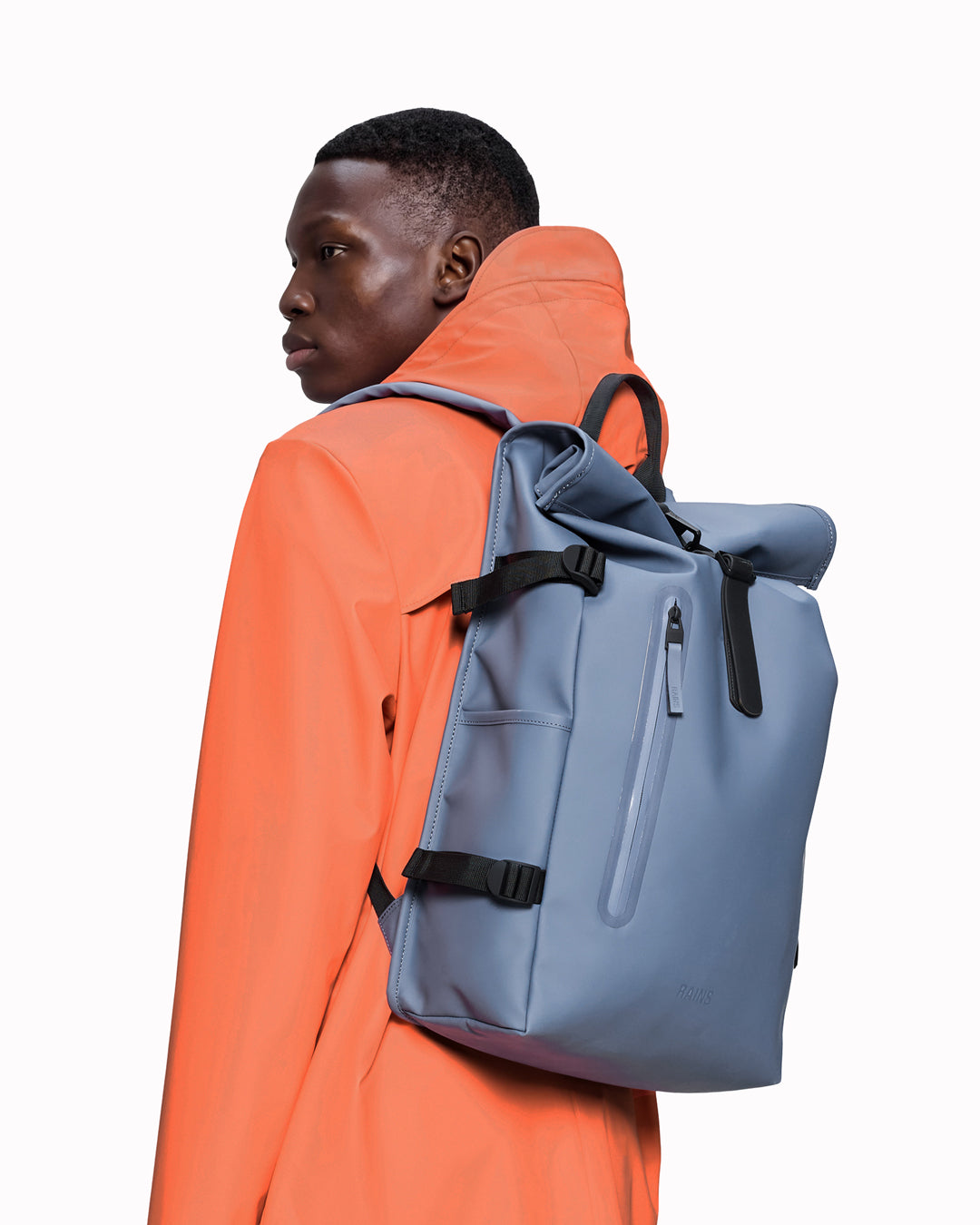 The Rolltop Rucksack Large expands on one of Rains’ most recognisable designs, combining a generous capacity with a clean, weather-ready silhouette. 