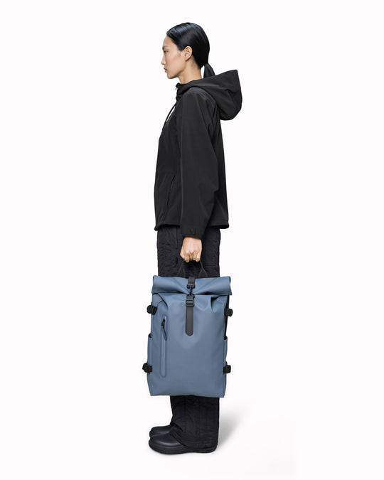 The Rolltop Rucksack Large expands on one of Rains’ most recognisable designs, combining a generous capacity with a clean, weather-ready silhouette. 