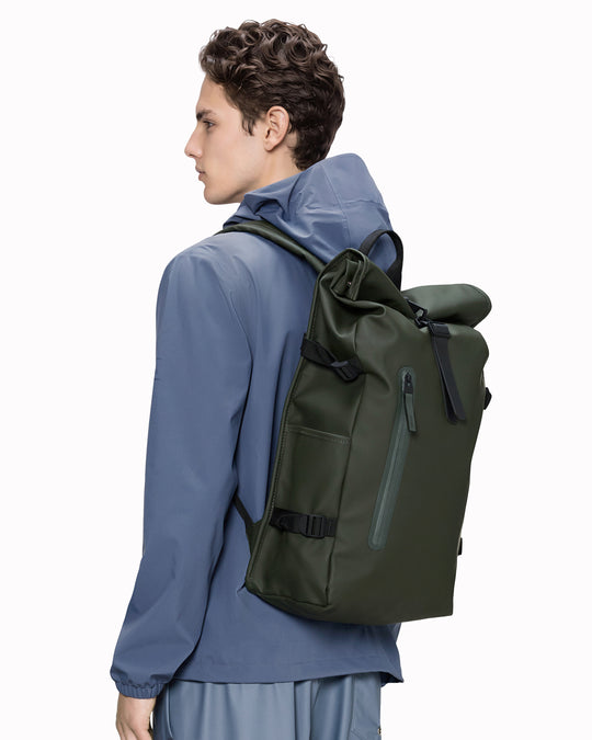 The Rolltop Rucksack Large expands on one of Rains’ most recognisable designs, combining a generous capacity with a clean, weather-ready silhouette. 