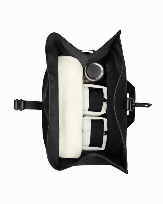 The Rolltop Rucksack Large expands on one of Rains’ most recognisable designs, combining a generous capacity with a clean, weather-ready silhouette. 