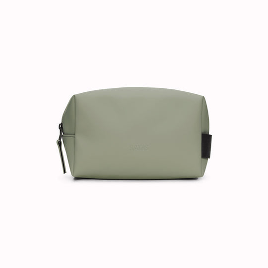 SS25 collection Wash Bag by Rains in Earth. A unisex wash bag by Rains featuring one main compartment with inside sleeve pockets and is large enough to fit one’s essential toiletries.