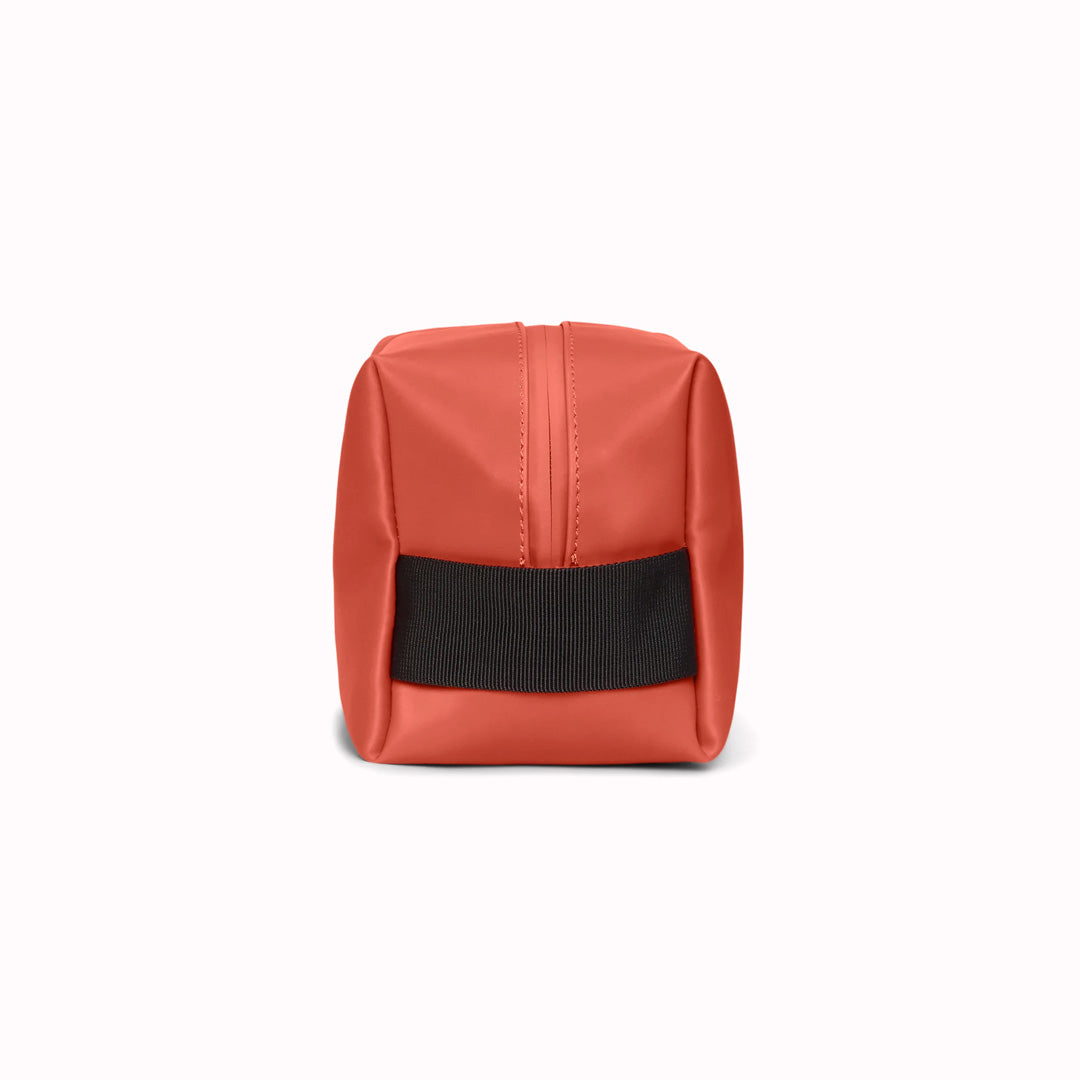 SS26 Wash Bags by Rains in their new season Kiln colour. A cube shaped wash bag with one main compartment with inside sleeve pockets and is large enough to fit one’s essential toiletries.