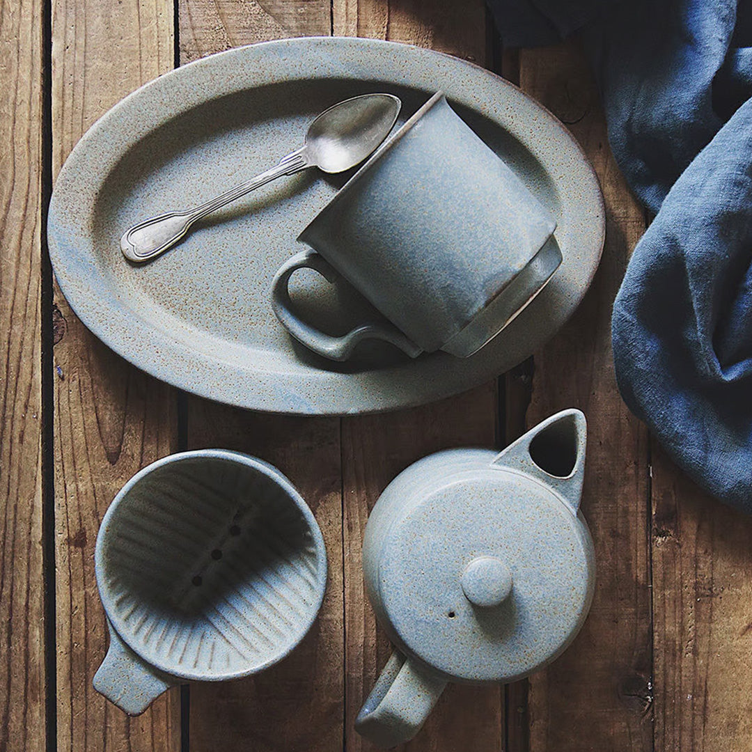 A small dripper for 1 to 2 cups, convenient when you just want to have a quick drink. Looks fantastic when paired with the Ancient Pottery mug. Made of durable stoneware, A bluish grey with a nice texture like the blue rust of copper. The subtle hues that appear when brown, blue, and white are mixed in the kiln are unique