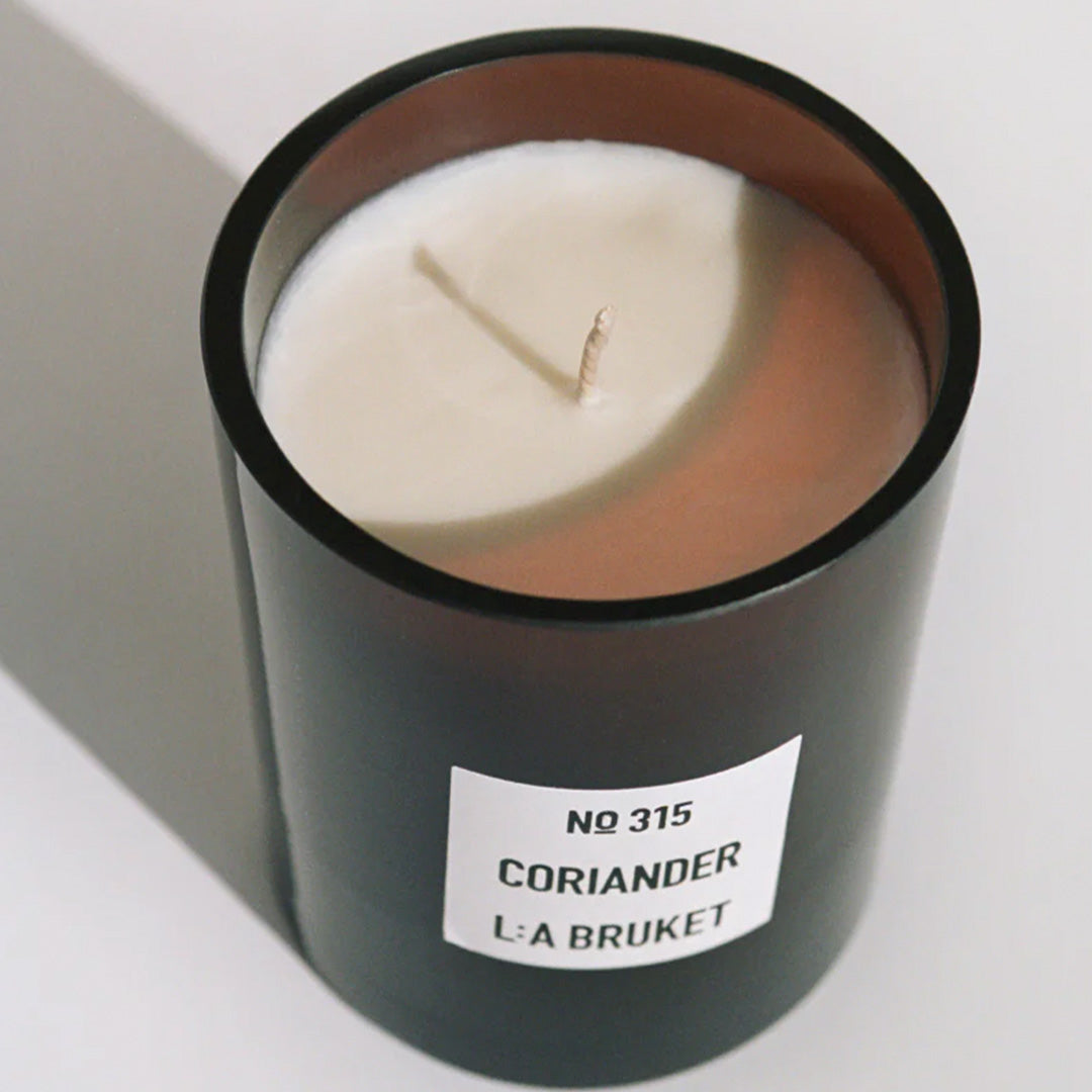 315 Coriander is a refillable scented candle from L:A Bruket, made of wax from organic soy with a burn time of more than 45 hours.