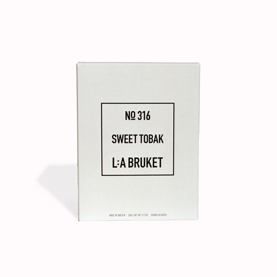316 Sweet Tobak is a room filling fragrance from the Swedish self-care brand. It has a&nbsp;base fragrance of tobacco leaves, cedarwood with earthy dry notes.