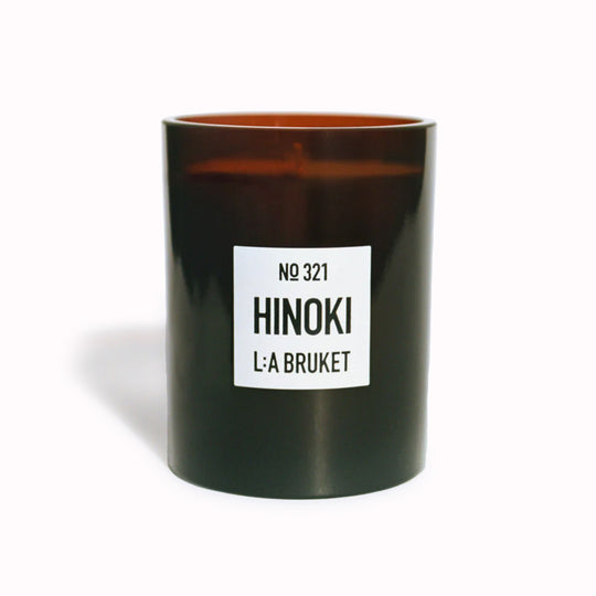 The Hinoki fragrance&nbsp;is a woody outdoor&nbsp;scent of Japanese cypress, cedarwood and nutmeg.&nbsp;The aroma of cypress and notes of nutmeg give a woody and ambery scent.