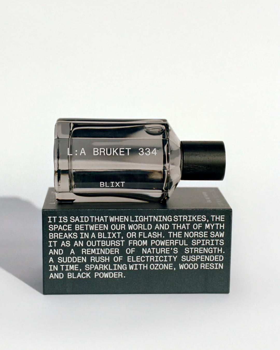 Blixt smells like the air immediately around a thunderstorm: metallic, mineral and charged with ozone.